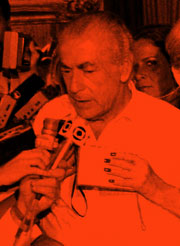 Status / Estão Todos de Olho Nele
